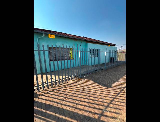 10 BEDROOM HOUSE FOR SALE IN SPRINGS CENTRAL